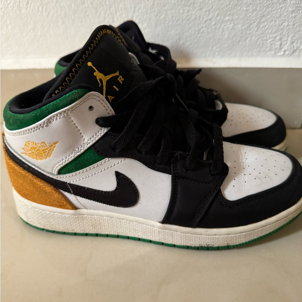 JORDAN RETRO 1 mid